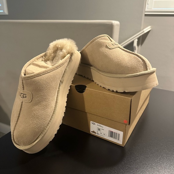 GG Beige Suede Fur-Lined Slippers - Picture 3 of 9